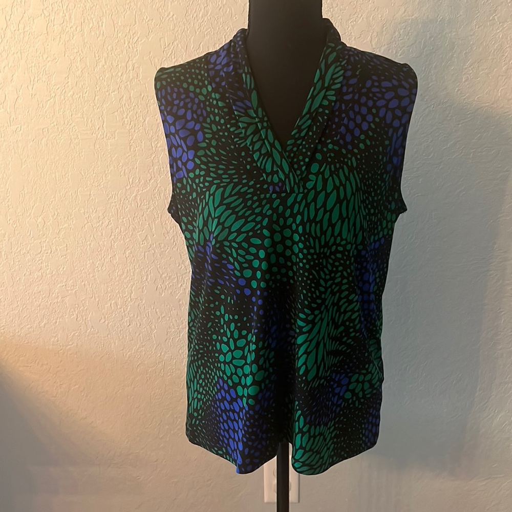 Anne Klein size L sleeveless V-neck Blouse